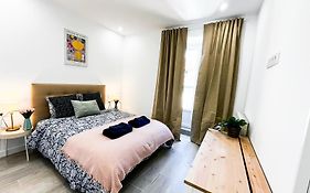 Madrid Private Rooms - Ferrer